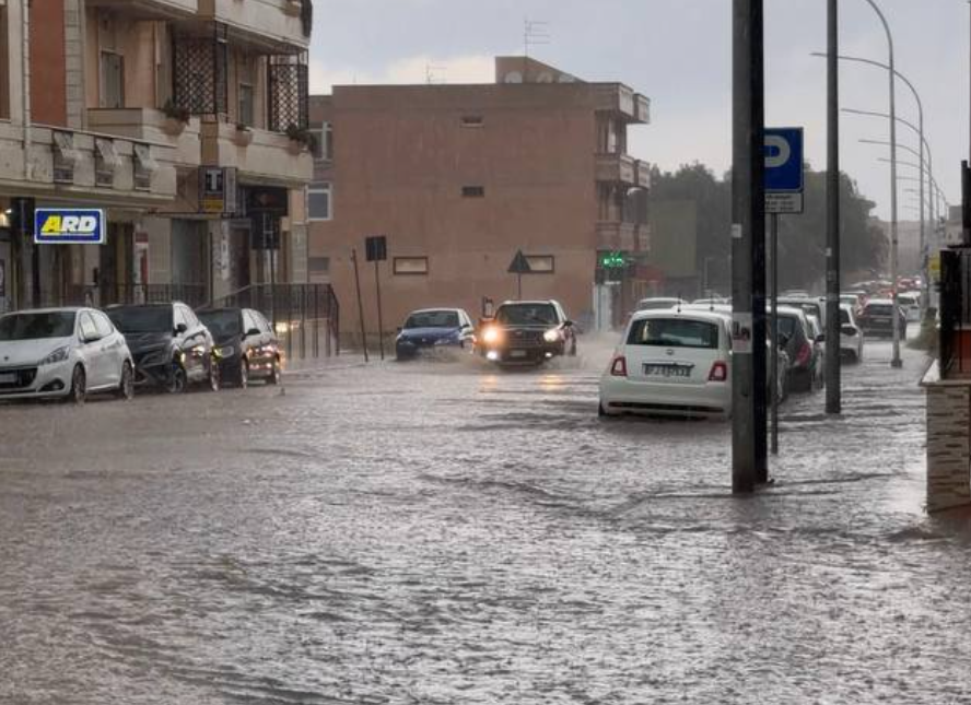 Grandinata su Cagliari e maxi temporale, “solite” strade come fiumi e emergenza in tutto l’hinterland