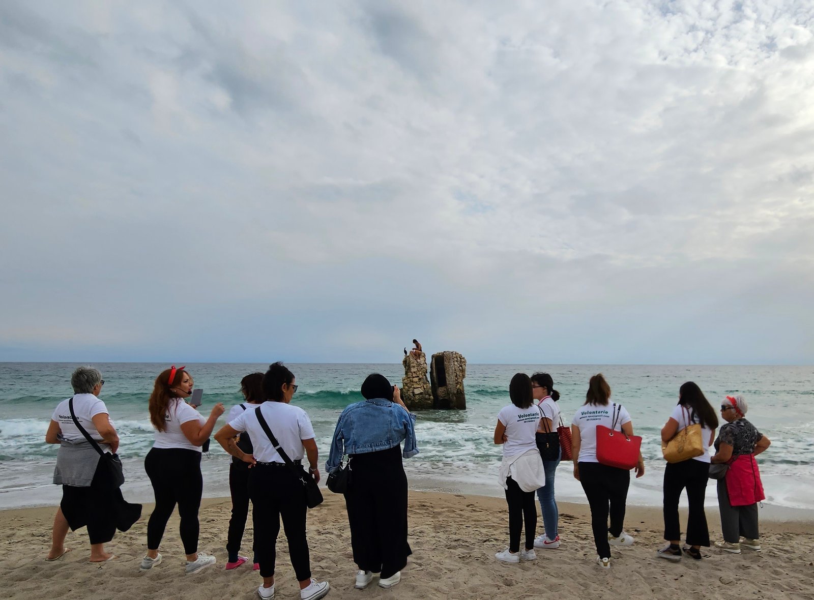 Quartu partecipa al progetto Orme d'Ombra: fiocchi rossi e incontri con giovani contro la violenza sulle donne