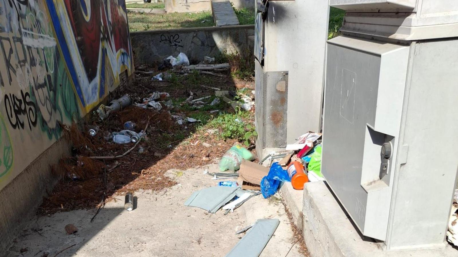 Quartu, degrado in via Turati: “Rifiuti accumulati senza alcun intervento”