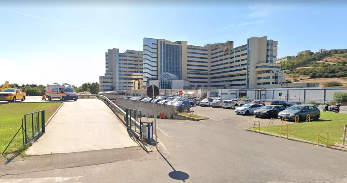 Fuori pericolo il 15enne accoltellato a Cagliari, la mamma: “Mi è crollato il mondo addosso”