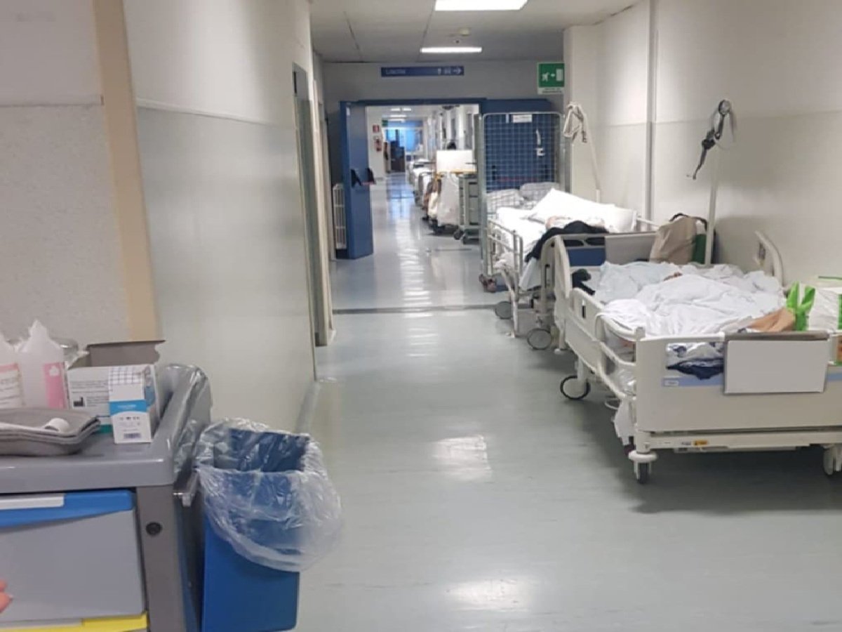 Sanità, a Cagliari festeggiano i medici privati: curarsi in tempo negli ospedali è impossibile