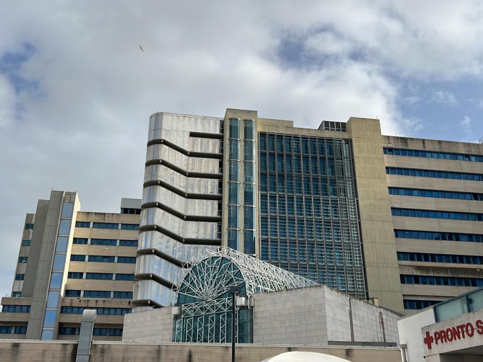 Paura a Isili, auto si scontra con un bus: due feriti