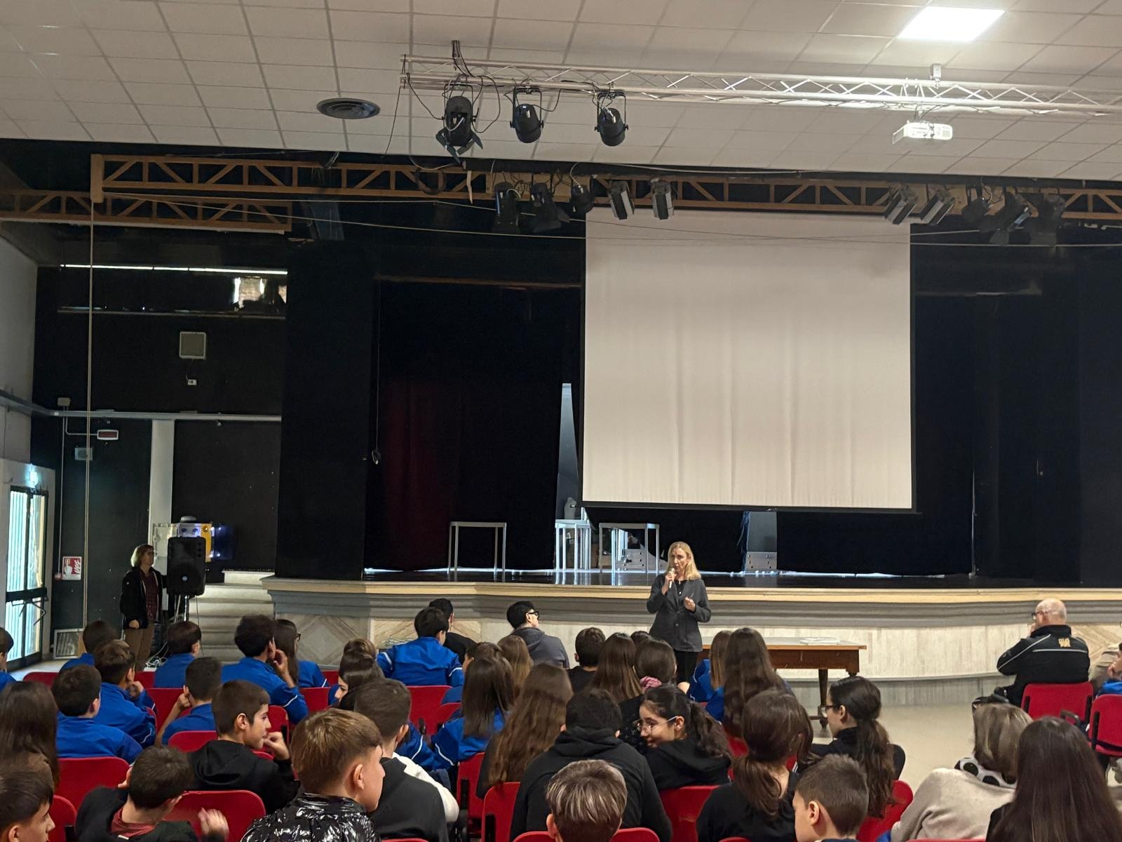 Per 200 studenti della scuola Porcu-Satta mattinata di confronto e ispirazione grazie ai valori della boxe