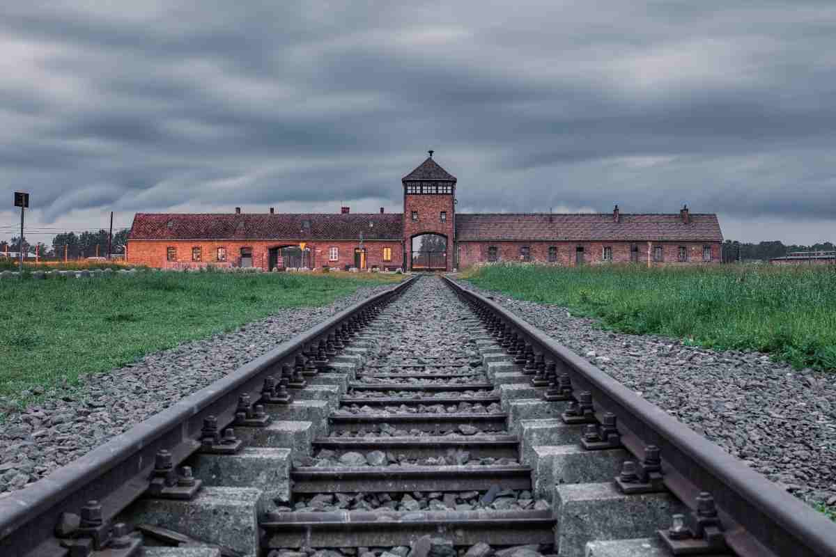 Da Cagliari ad Auschwitz: il Comune paga il “Viaggio della Memoria” a 15 studenti