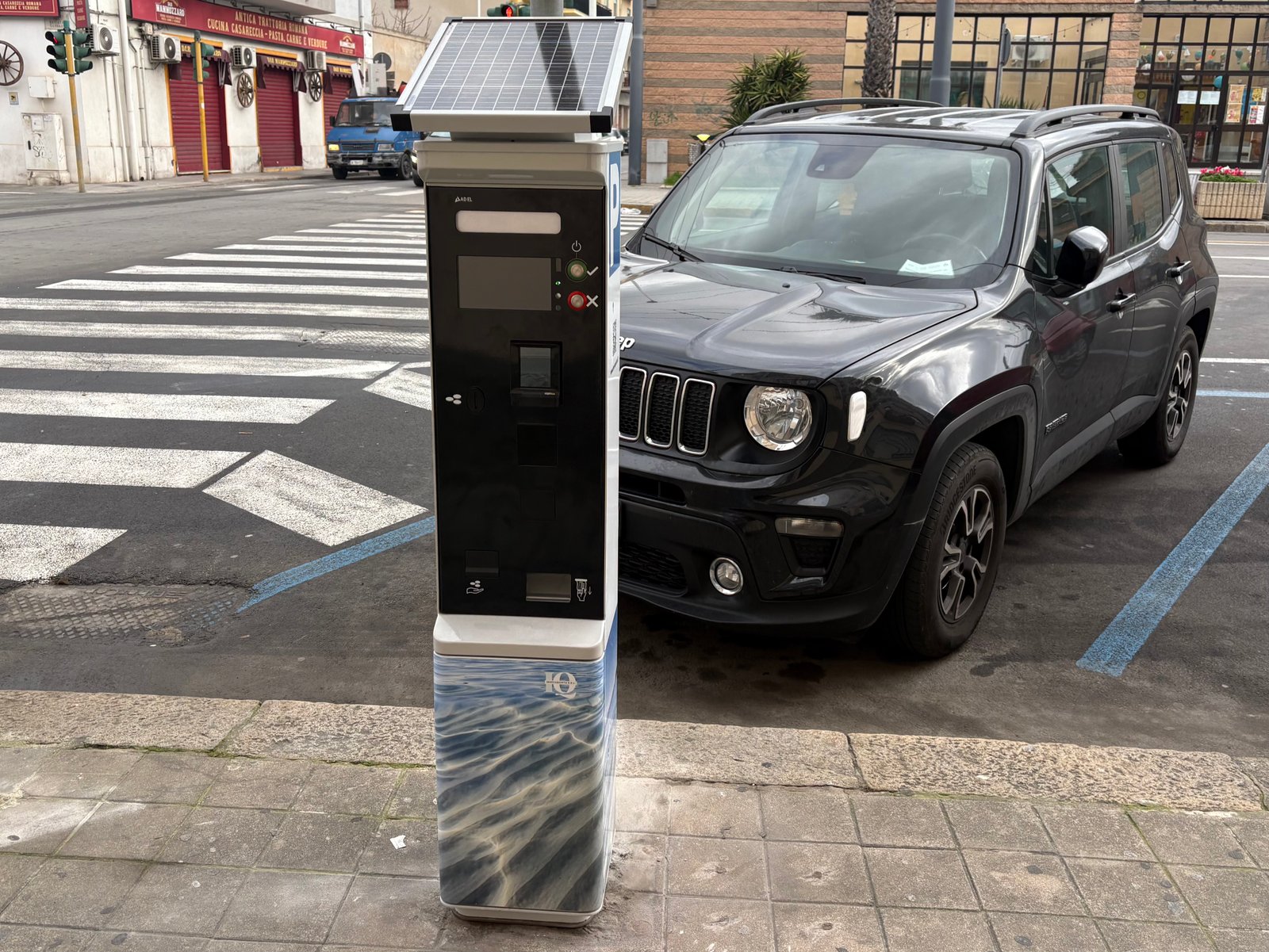 Sosta a pagamento, nuovi parcometri di ultima generazione e pannelli informativi sui posti disponibili