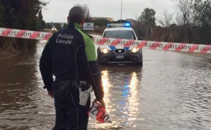 L’allerta rossa spaventa: scuole, parchi e cimiteri chiusi nel Cagliaritano