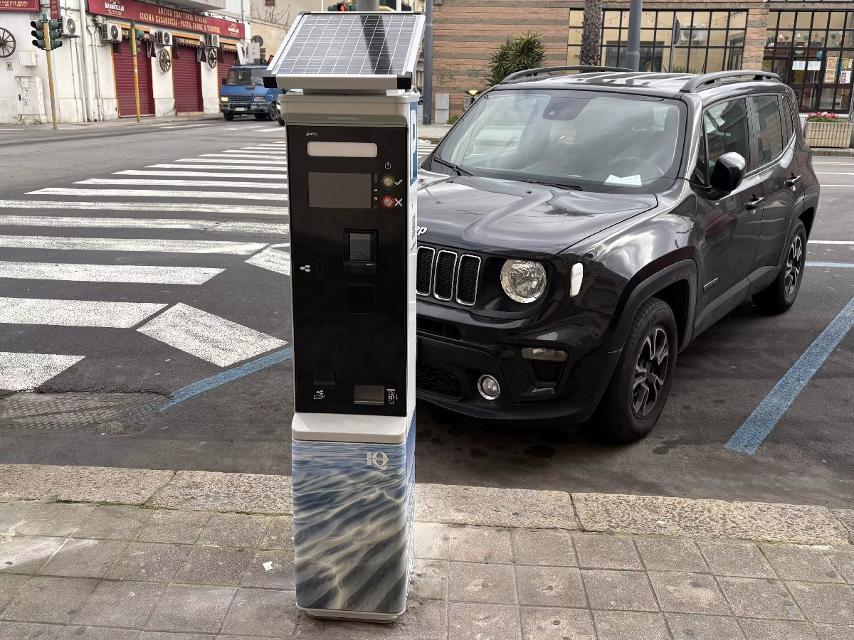 A Quartu spuntano i parcometri “green”: “Meno code e smog e pagamento anche col bancomat”