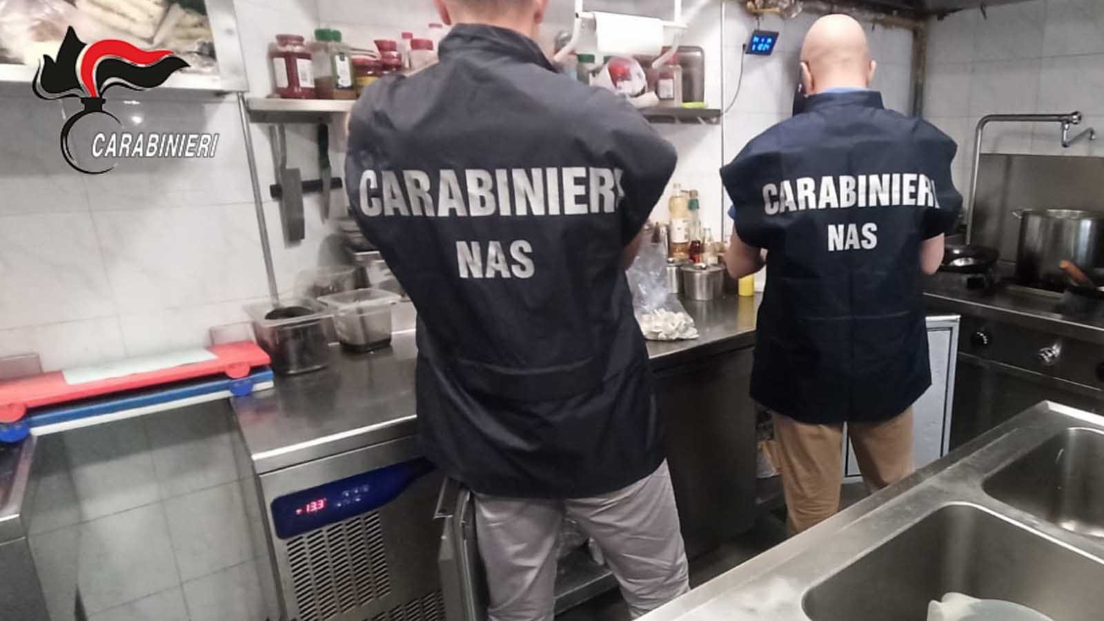 Cucina horror: chiusa una pizzeria al taglio al Poetto di Cagliari