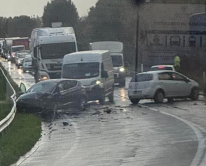 Schianto sulla Ss 128, 4 feriti: traffico ko tra Barrali e Senorbì