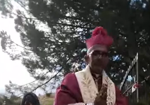 Cagliari, occhio al prete fasullo: “Si presenta come vescovo ma non è vero”