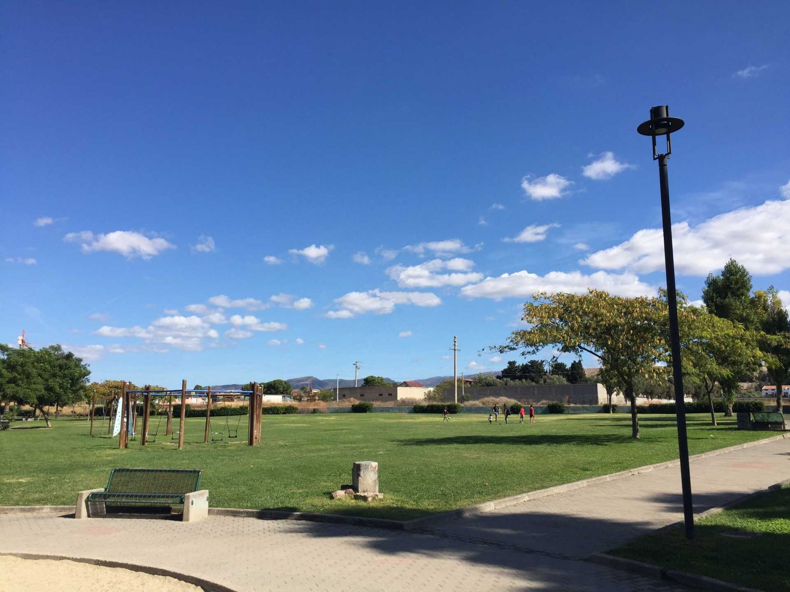 Allerta vento con raffiche in aumento in serata, il Sindaco dispone la chiusura dalle 14 di parchi e cimitero