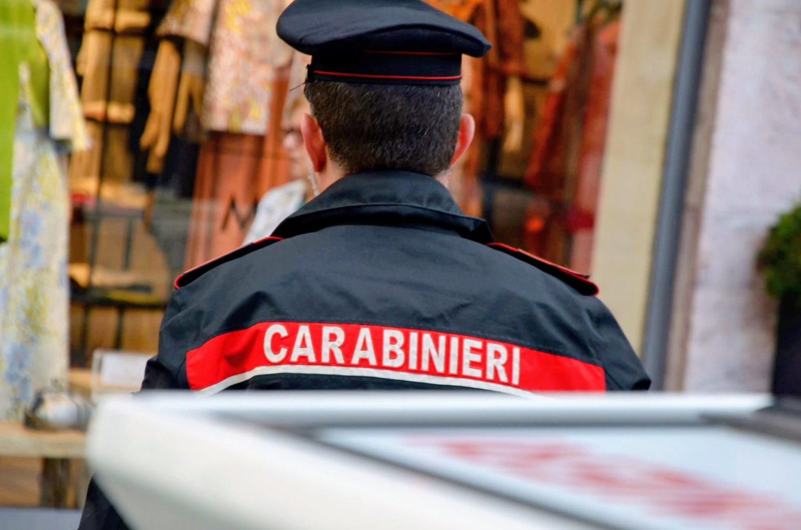 Paura a Quartu: entra in casa di una donna, la aggredisce e le porta via il monopattino