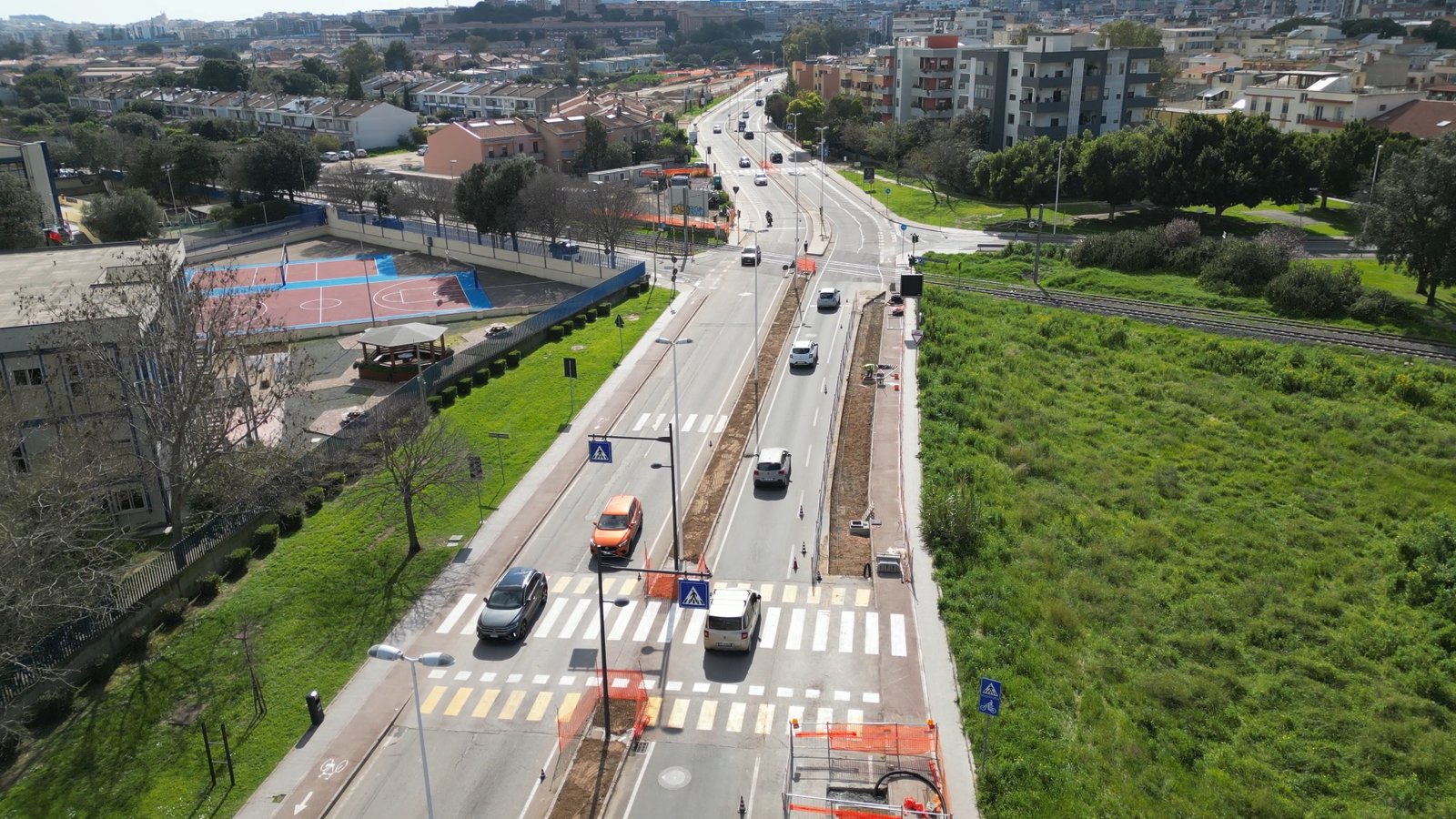 Cagliari, in via Vesalio raddoppia la pista ciclabile: “Automobilisti sempre più vessati”