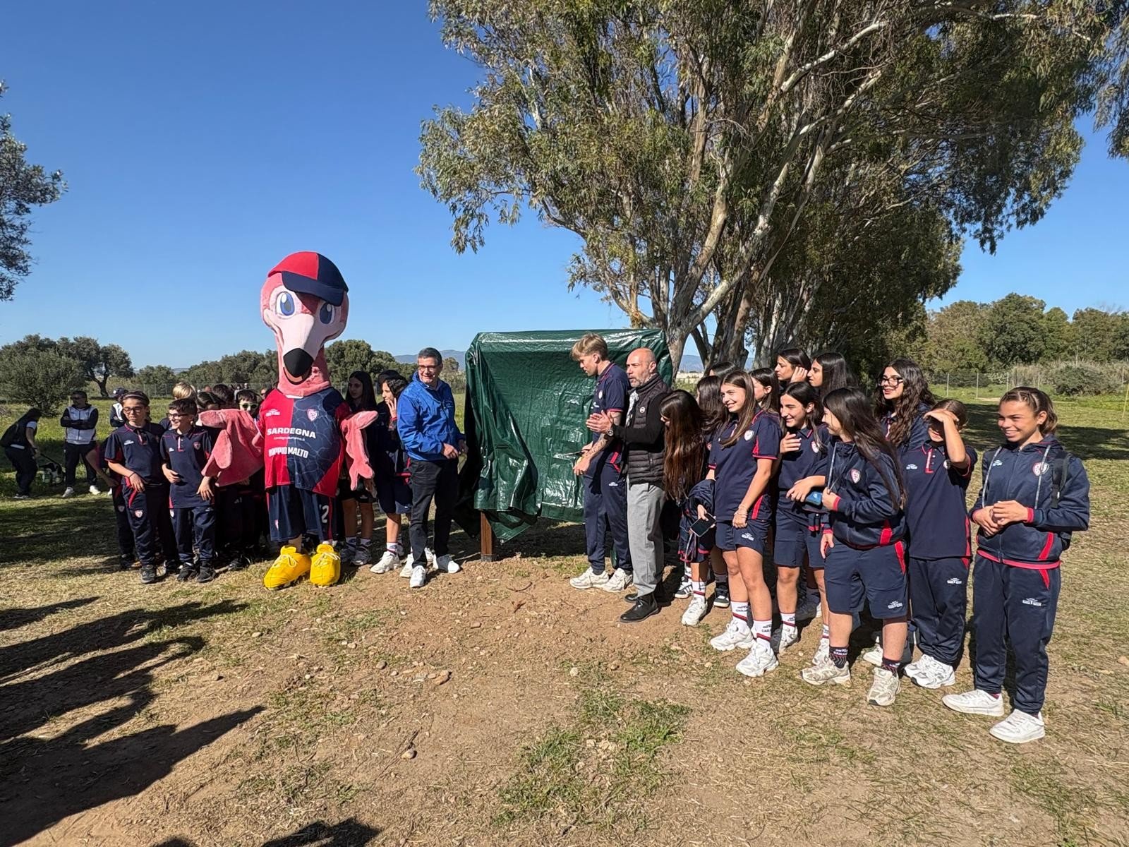 Pully e Mattia Felici inaugurano il primo oliveto “sociale” a Molentargius: protagonisti i bambini
