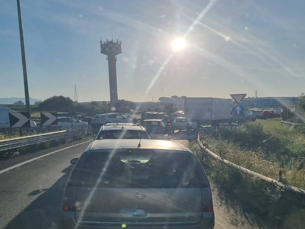 Traffico in tilt a Cagliari da viale Marconi alla Ss 130: due incidenti paralizzano la viabilità