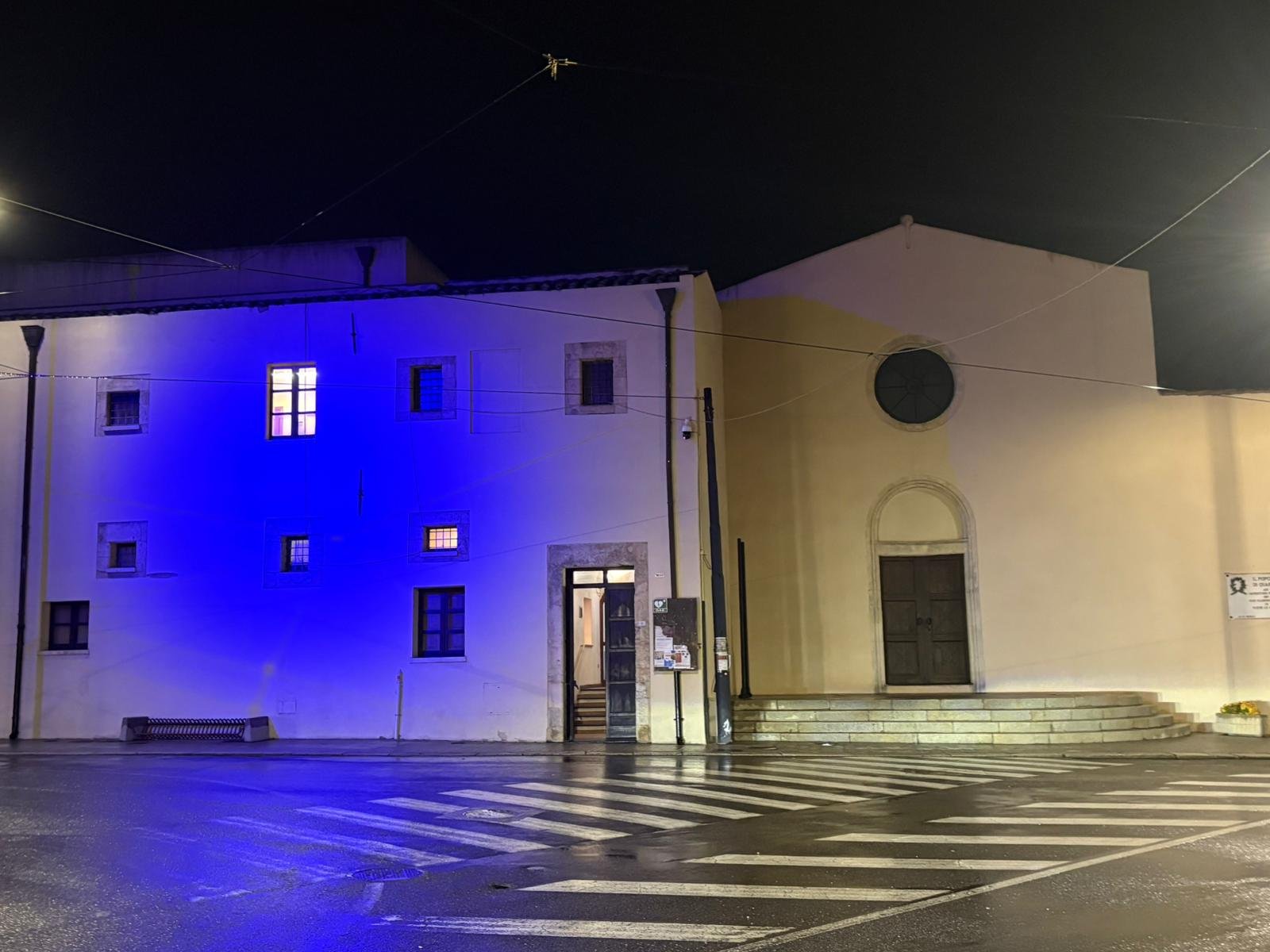 Quartu aderisce alla Giornata Internazionale dei Bambini Scomparsi, l'Ex Convento si illumina di blu