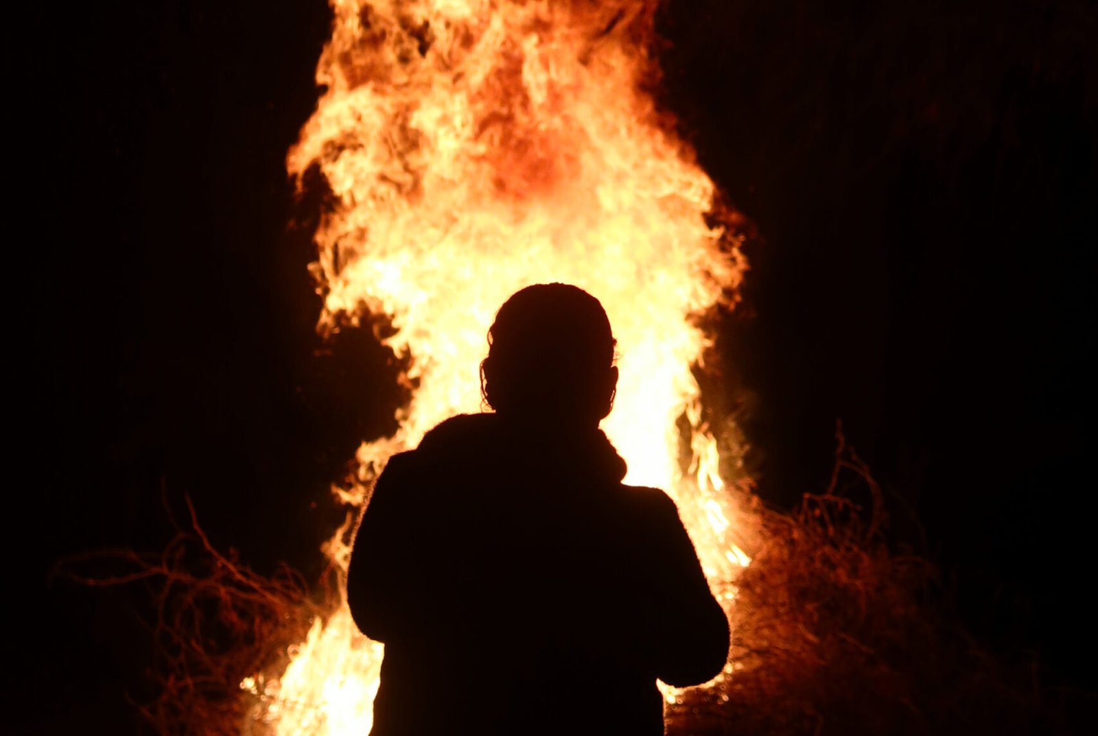 Incendi nel Sud Sardegna, svolta nelle indagini: arrestato il presunto responsabile di uno dei roghi