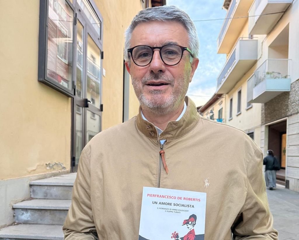 Nella Sala dell'Affresco appuntamento con Pierfrancesco De Robertis: presenta il suo “Un amore socialista”
