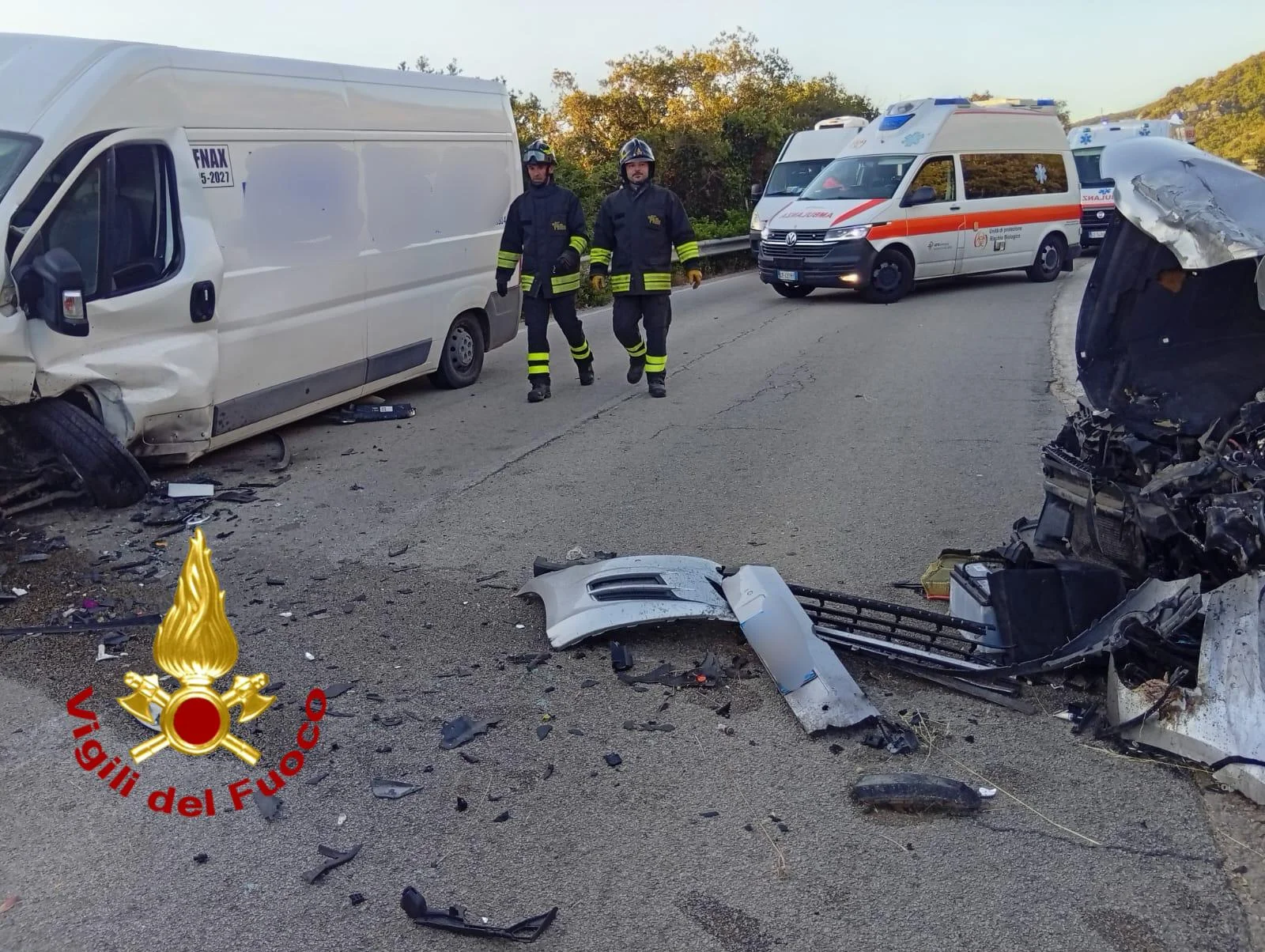 Violento scontro all’alba sulla San Pantaleo-Portisco: 4 feriti estratti dalle lamiere