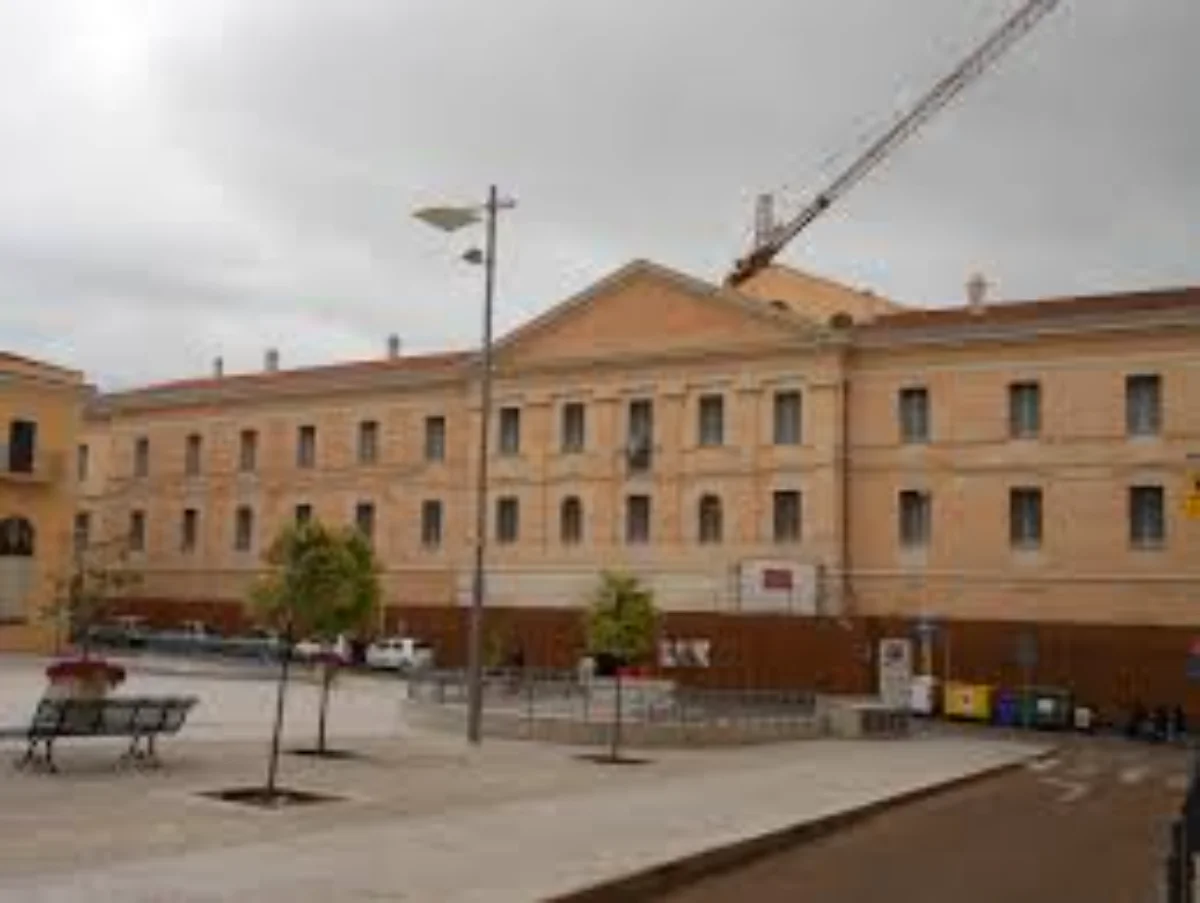 Giallo a Sassari: 36enne in fin di vita dopo un pestaggio selvaggio fuori da un locale