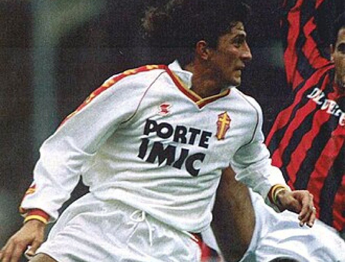 Il fischio finale di un bomber indimenticabile: il calcio piange la scomparsa di Igor Protti