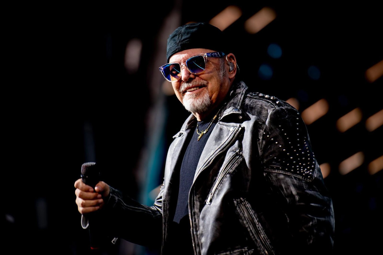 Vasco Rossi cittadino onorario di Siniscola? Il paese dove visse da bambino sta decidendo se omaggiarlo in questo modo