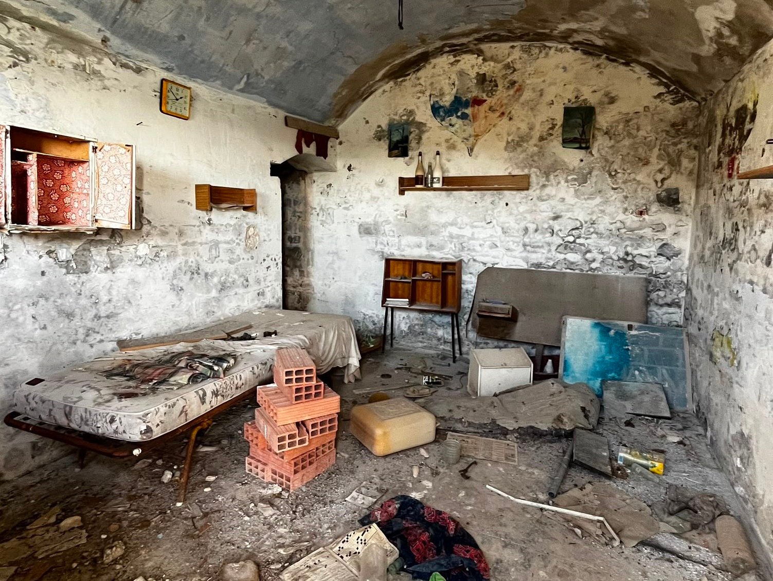 Batteria Prunas nel degrado, l’allarme degli “esploratori”: «Bene storico a rischio, servono interventi urgenti»