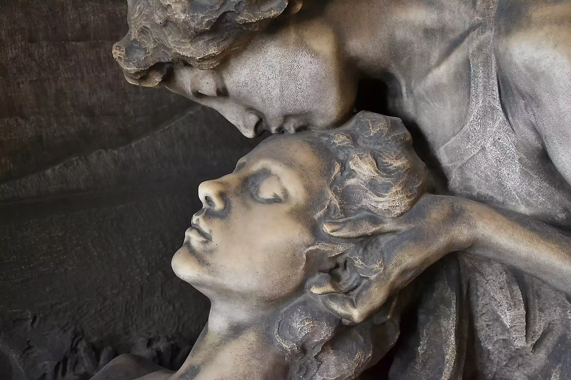 Il cimitero comunale resterà chiuso nella giornata di sabato 15 agosto, sarà aperto domenica 16