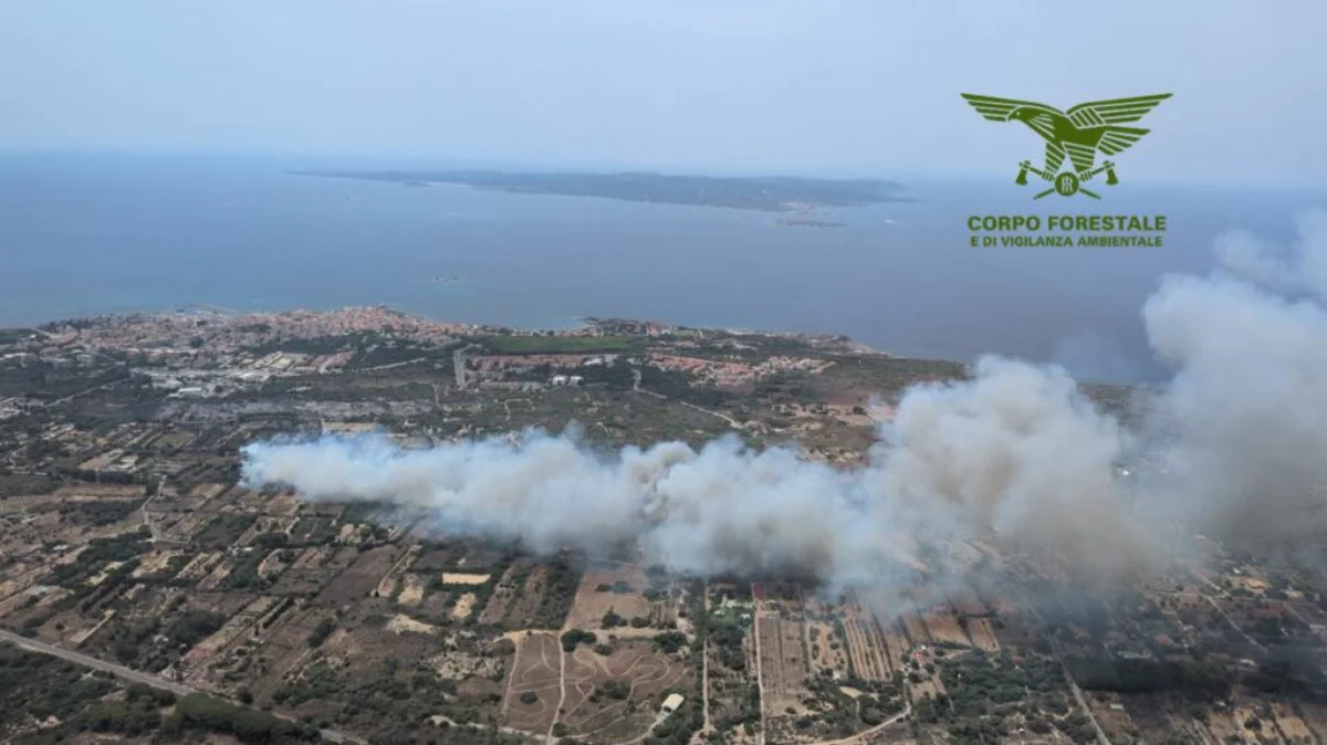 Un’altra giornata di inferno: due maxi incendi mettono in ginocchio il Sud Sardegna