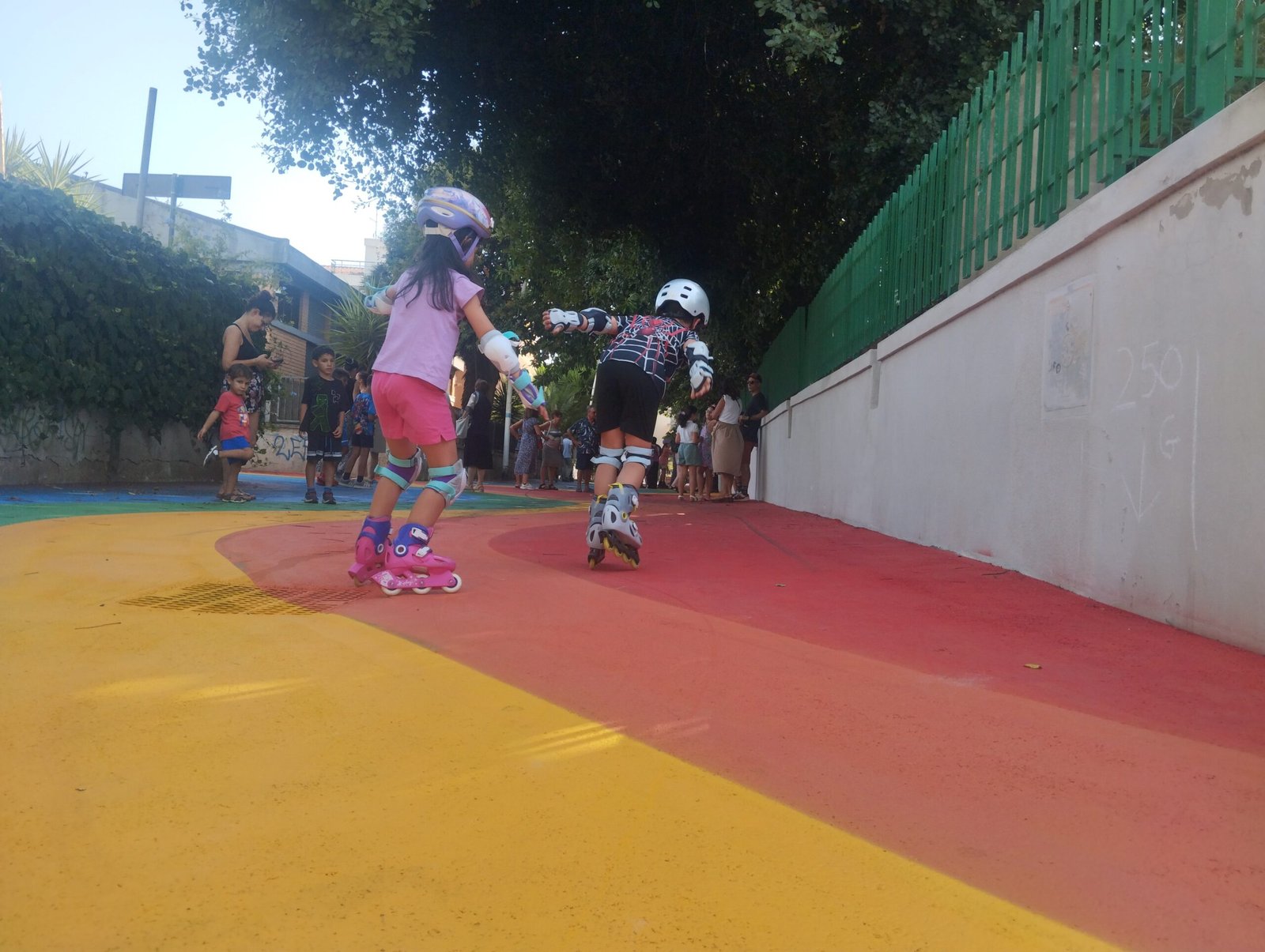 Pirri, Via dei Partigiani diventa strada scolastica: più sicurezza, verde e spazi per bambini e famiglie