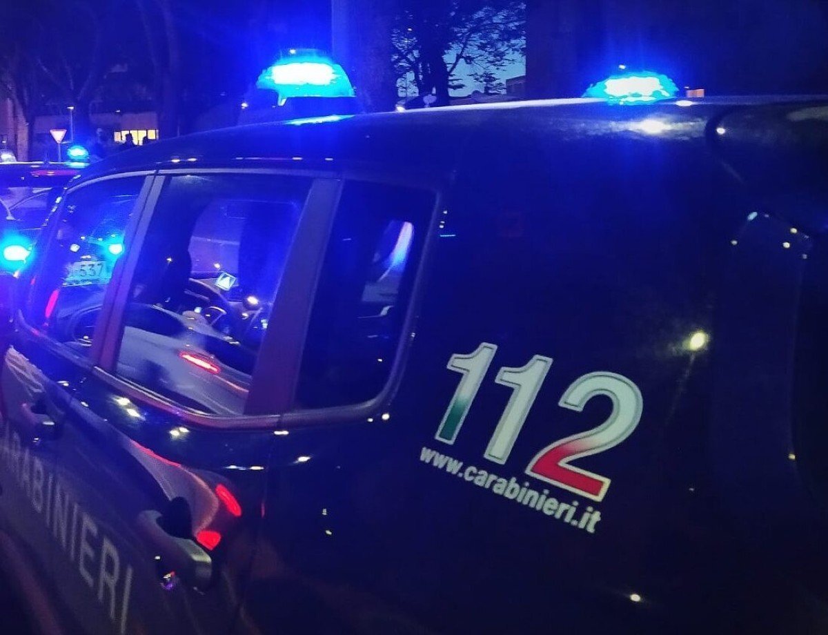 Cagliari, lite in piazza del Carmine: Carabinieri spintonati e colpiti dal lancio di oggetti