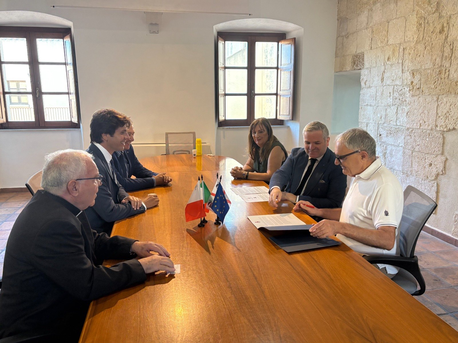 L’Ambasciatore maltese in Italia Azzopardi incontra il Sindaco Milia e sostiene il gemellaggio tra Quartu e Birkirkara