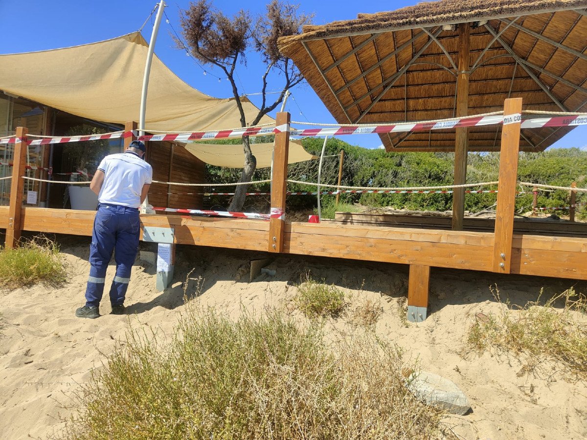 Blitz della Guardia costiera a Castiadas: sequestrata un’area di oltre cento metri quadrati tra abusi edilizi e dune protette