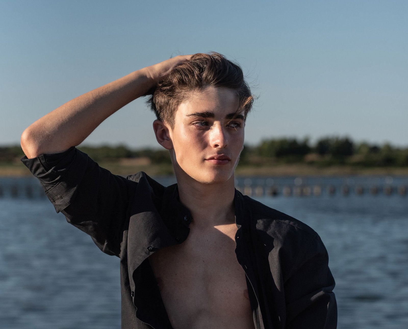 Andrea Arru, da Ploaghe a Netflix e al cinema: «Quando torno in Sardegna sono solo Andrea»