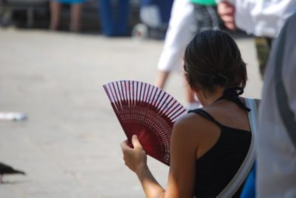 Cagliari si organizza per combattere il calore: 7,2 milioni per nuove pavimentazioni, ombra e gestione dell’acqua