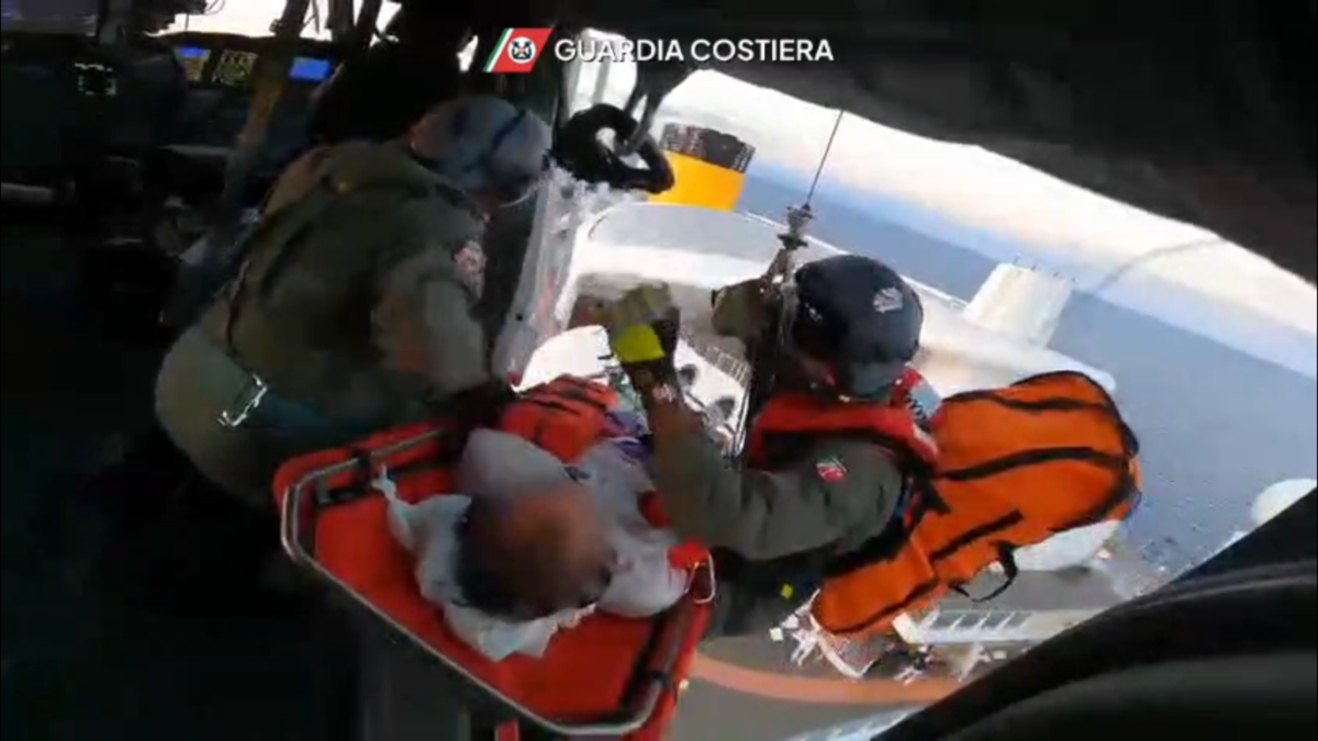 Drammatico soccorso tra le onde: la Guardia Costiera evacua d’urgenza un passeggero dalla nave Costa Smeralda