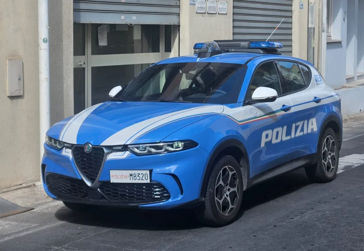 Paura a Stampace: maxi rissa in pieno giorno tra via Azuni e via Buragna e fuga all’arrivo della polizia