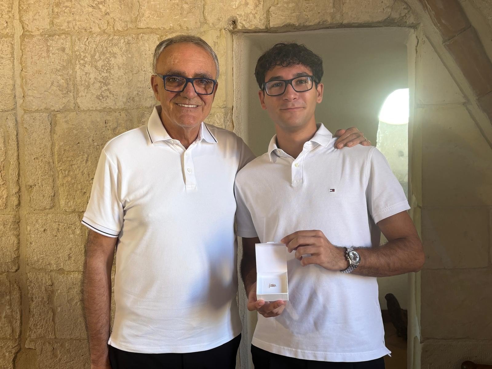 Il Sindaco riceve e si complimenta con Daniele Puddu,  giovane quartese pluricampione ai Giochi scolastici regionali e nazionali