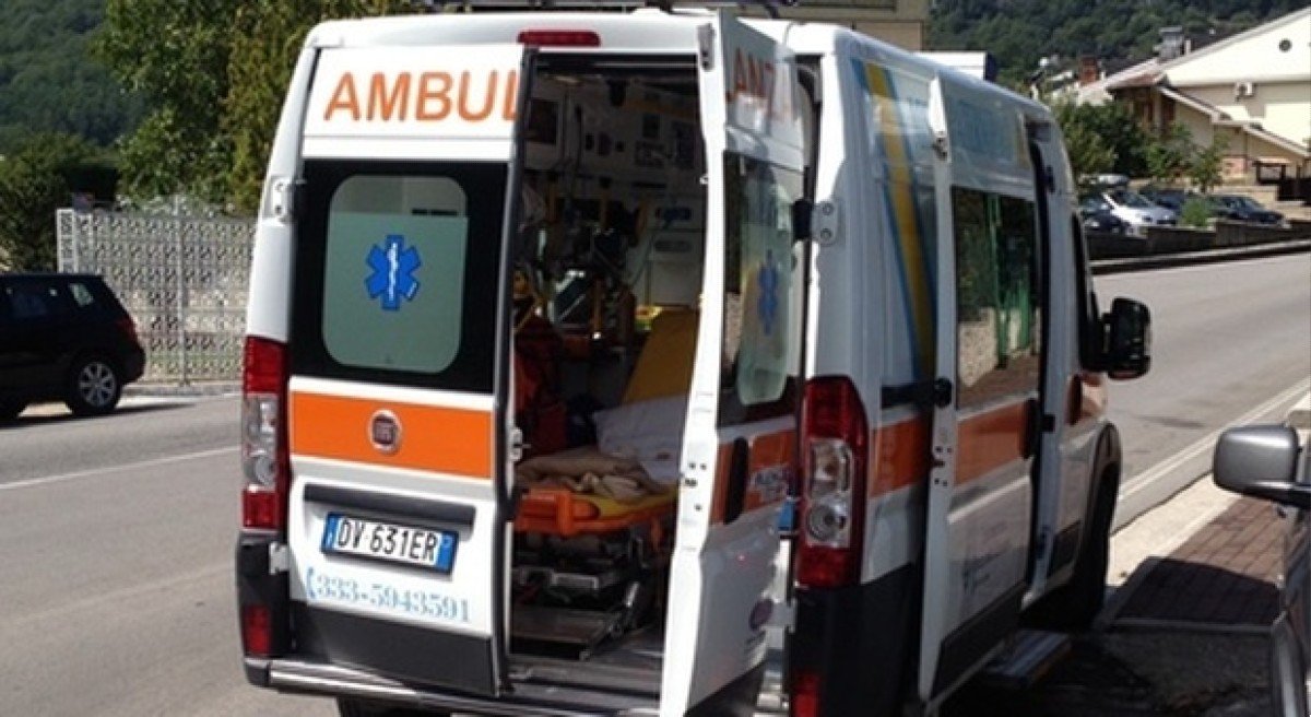 Nuovo drammatico incidente sulla Provinciale 2: auto si ribalta nei pressi del lago Cixerri, donna incastrata tra le lamiere ed estratta in codice rosso