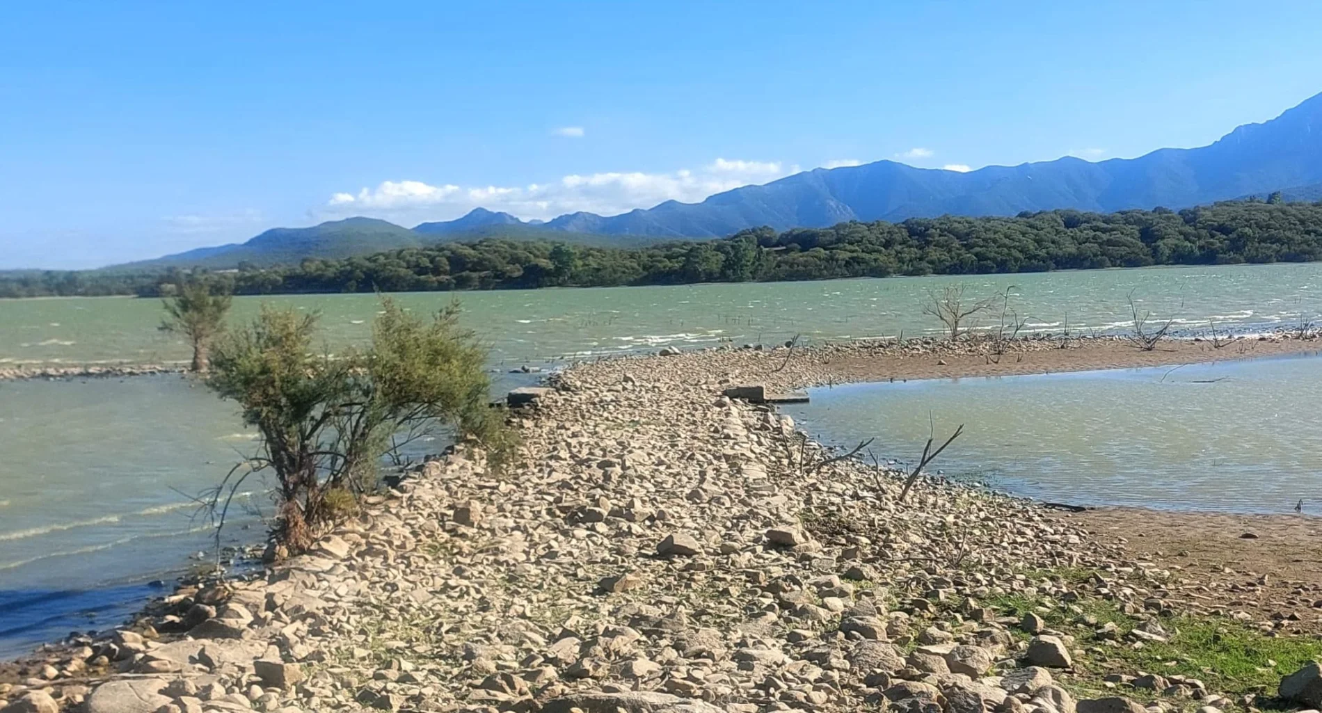 Lago Cixerri: la siccità fa riemergere antiche strade romane dimenticate
