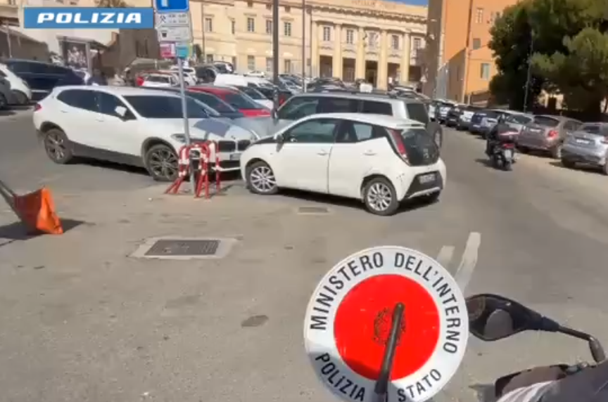(VIDEO) Cagliari, oltre 20 chili di hashish nascosti nel freezer: arrestato un 54enne