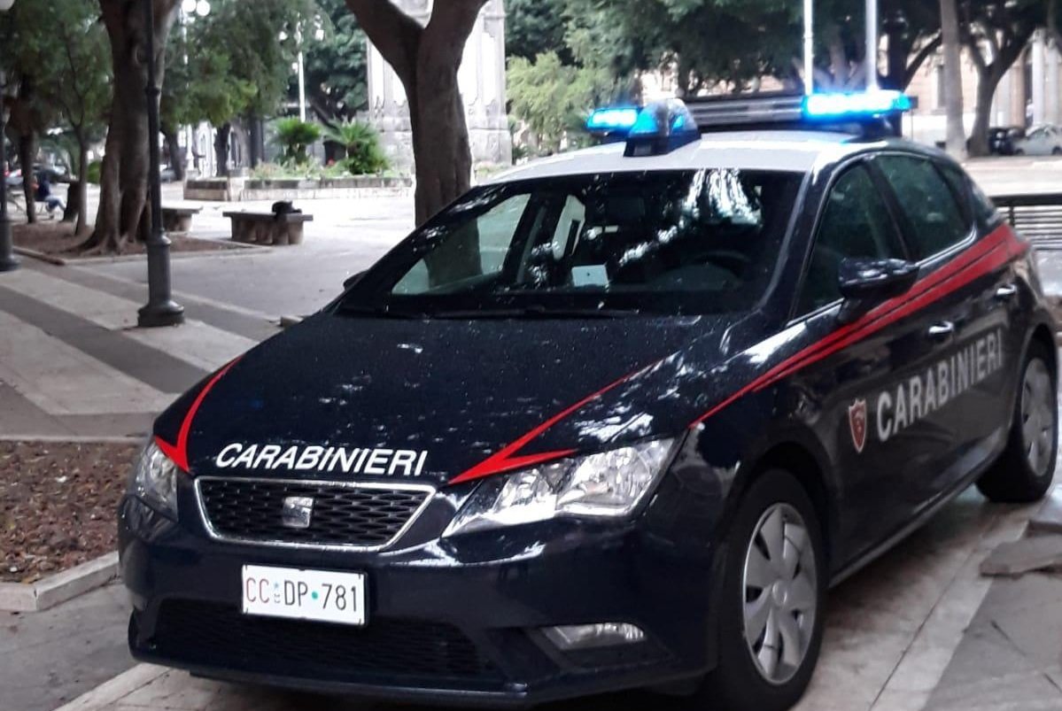 Ancora tensione e criminalità nel centro di Cagliari: settantenne scippata in via Sassari, un giovane straniero insegue il malvivente e recupera la borsa