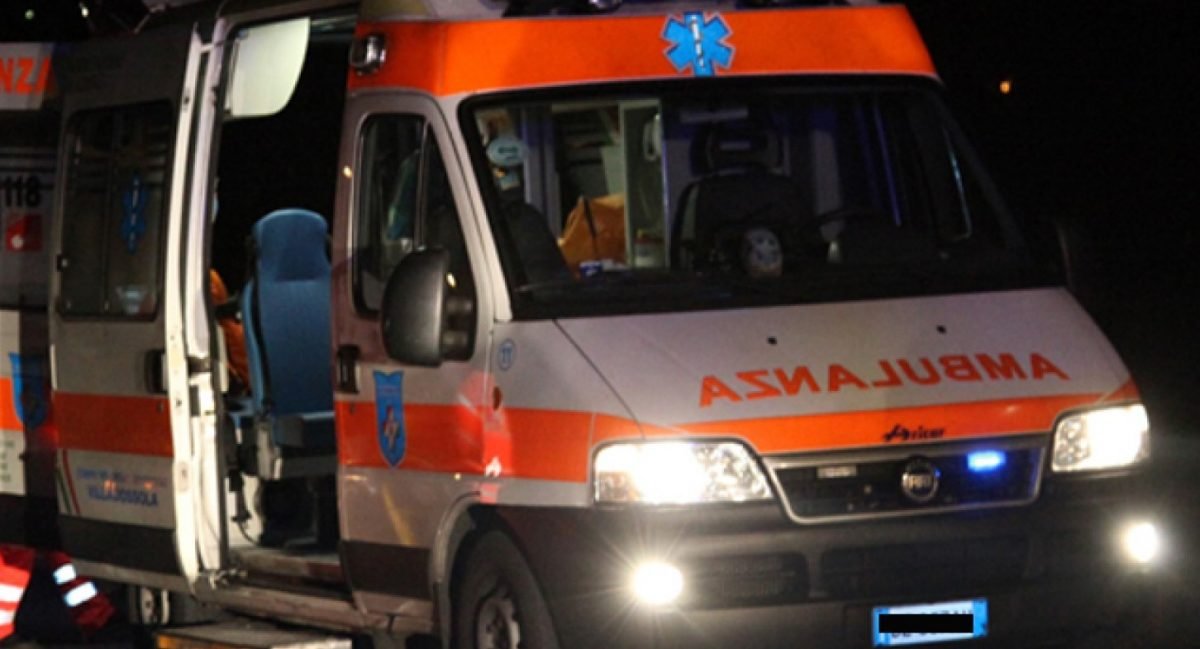Soleminis, auto in fiamme dopo un violento scontro sulla 387: un morto e due feriti