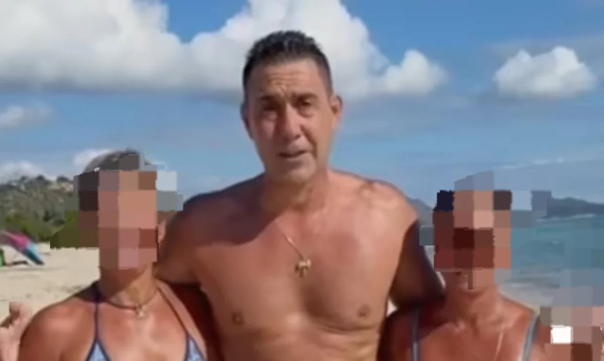 La Sardegna diventa il ring di Vannacci, che trasforma il nostro mare nel teatro della sfida a Renzi
