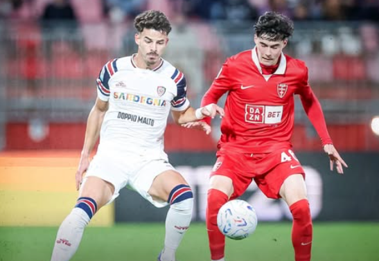Monza-Cagliari 4-0, crollo rossoblù al Brianteo: quattro gol e troppi errori