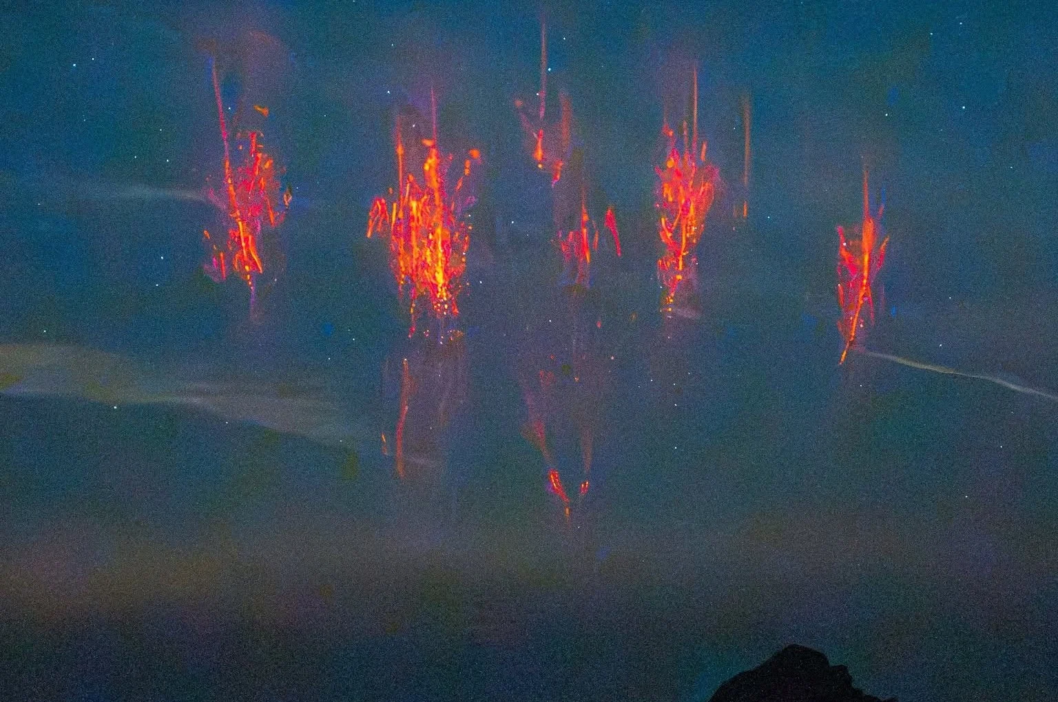 Sardegna, come un quadro di Monet: gli “spettri rossi” del cielo, il raro fenomeno immortalato da Daniele Macis