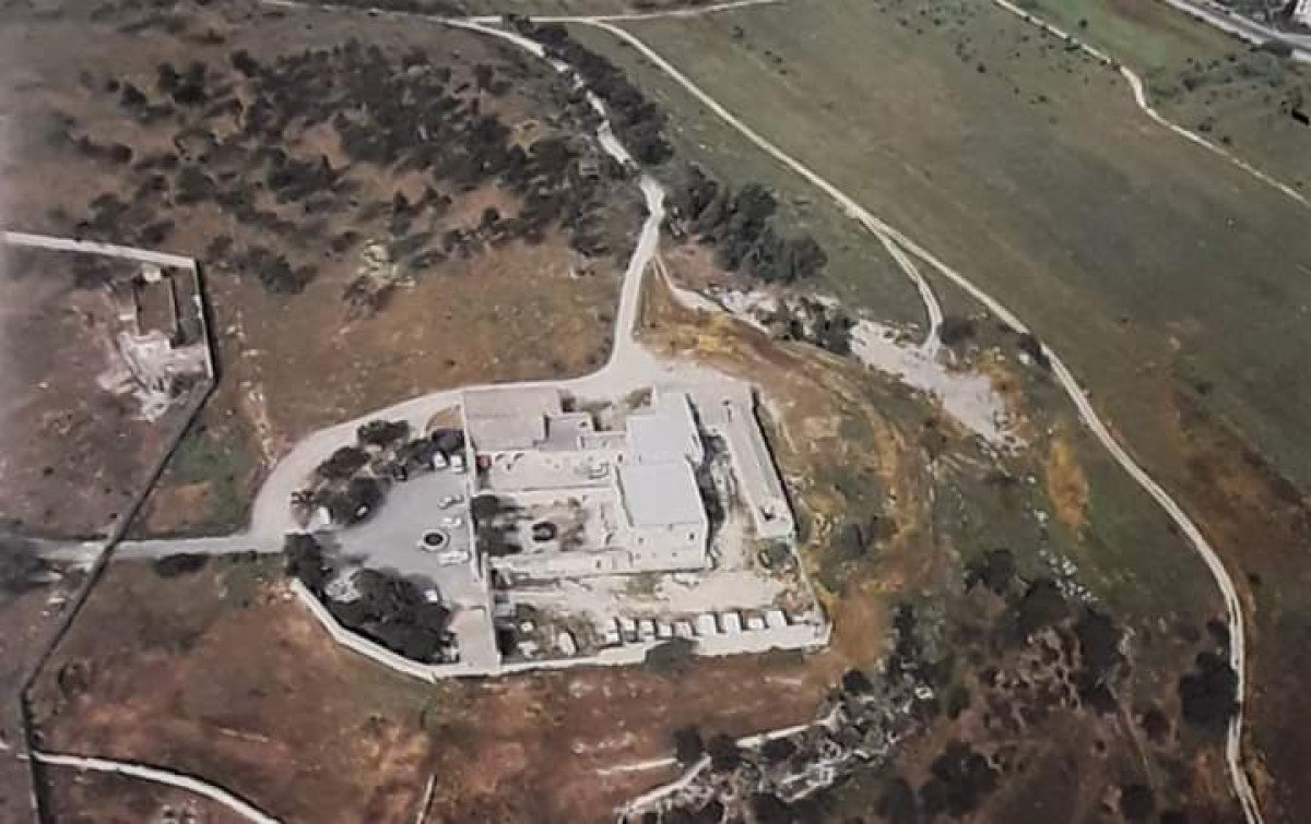 Il colle del tempo e delle memorie: l’incredibile metamorfosi di Monte Claro e il fascino perduto di Villa Clara