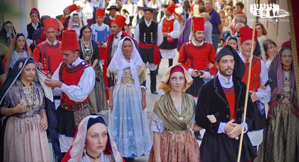 Un viaggio straordinario nella storia e nell’identità di Cagliari: i cinquant’anni del Gruppo Folklorico “Quartiere Villanova