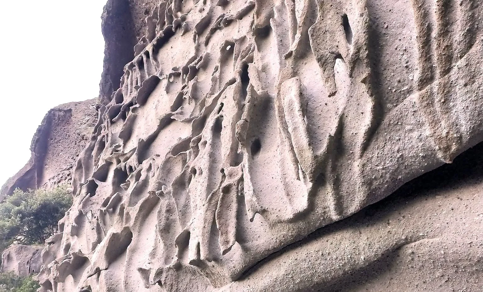 Sa Rocca Pinta, la roccia “dipinta”: uno spettacolo scolpito dalla natura. Ecco dove si trova